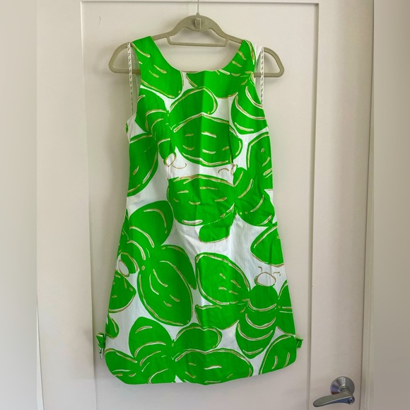 Lilly Pulitzer Dresses & Skirts - EUC Lilly Pulitzer Shift Dress with lightening bug pattern, 8